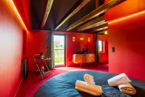 Original duplex: round bed & retro arcade terminal - Image 2