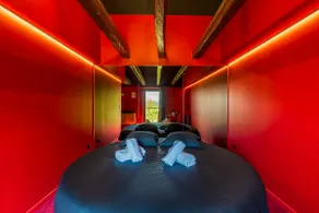 Original duplex: round bed & retro arcade terminal - Image 3