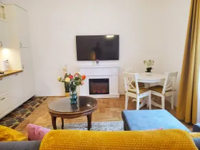 Elegant Apt near Castle District - Image 4