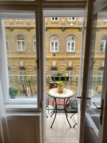 Elegant Apt near Castle District - Image 5