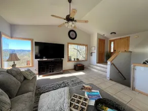 Wadsy's Lake House - Image 2