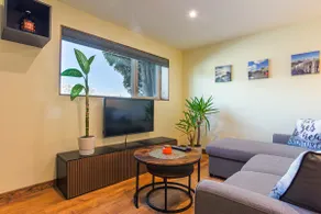 Three Sisters Mountain views | Basement Suite - Image 2