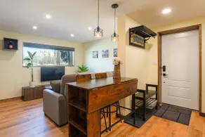 Three Sisters Mountain views | Basement Suite - Image 4