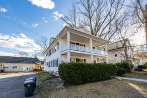 Beautiful Apartment, Just Steps from UCONN - Image 2