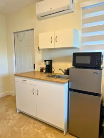 Private suite with free parking near MIA - Image 4