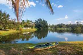 Lakefront Home w/private pool + kayak + fishing - Image 3