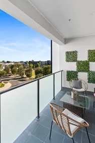 Lightview Oasis- Modern 2BR Apt- WiFi & Parking - Image 2