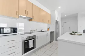 Lightview Oasis- Modern 2BR Apt- WiFi & Parking - Image 5