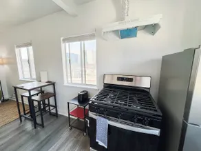Chic Modern 1BR Near DTLA - Image 5