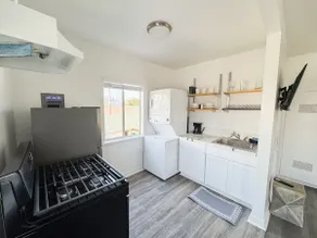 Chic Modern 1BR Near DTLA - Image 3