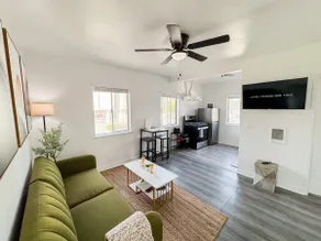 Chic Modern 1BR Near DTLA - Image 2