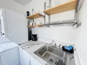 Chic Modern 1BR Near DTLA - Image 4