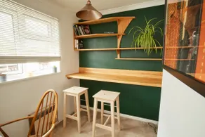 Premium Central Stroud Apartment with Parking x2 - Image 2