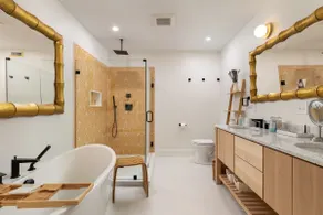 Spacious Walkable Loft with Parking - Image 2