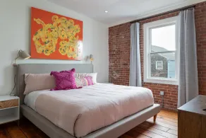 Spacious Walkable Loft with Parking - Image 3
