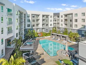 3BR Penthouse, Pool, Spa, Gym, Gameroom, & Parking - Image 2