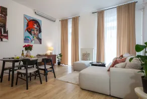Serene Haven: 3BR Apt with Light Tones and Artwork - Image 5