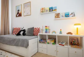 Serene Haven: 3BR Apt with Light Tones and Artwork - Image 4