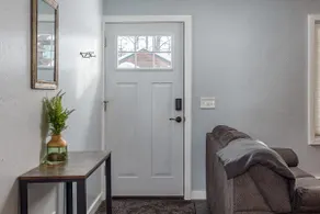 Cozy City Stay, 3bdrm near Airport - Image 2