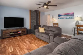 Cozy City Stay, 3bdrm near Airport - Image 4