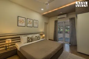 3BHK- StayVista at Silver Grove w/ Bonfire - Image 2