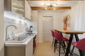 Ultra-Central Elegant Apartment - Image 5