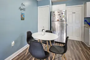 Spacious 3 BR Bungalow - Close to Main Attractions - Image 5