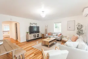 Cozy 3BR Vintage Gem – 20 Min to UO & Next to Park - Image 2