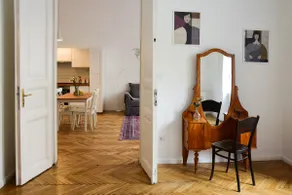Relaxed home near Chain Bridge - Image 5