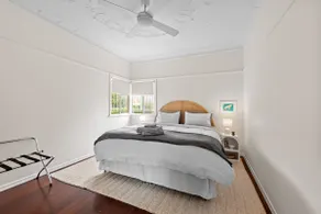 Quiet & Bright Art Deco Apartment by New Farm Park - Image 2