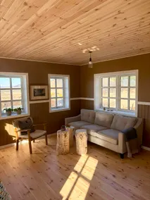 2 Bedroom Luxurious House with Private Hot Tub - Image 3