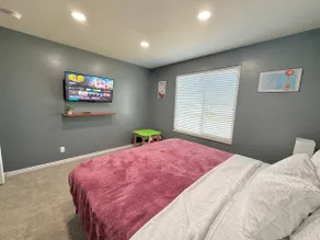 Spacious Getaway Home in The Valley - Top Unit - Image 3