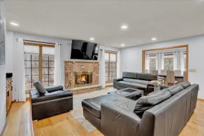Lakefront living at it's finest! - Image 4