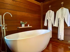 Rainforest Cabin With Bath - Image 2