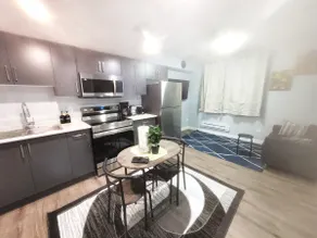 Oasis Court - Image 2