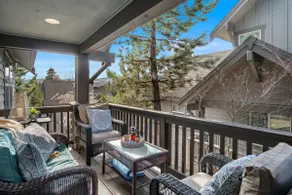 Snow mobile parking - Roslyn Mountainside Getaway. - Image 3