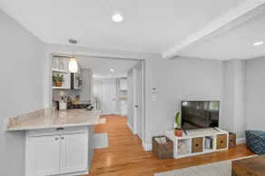 Free Parking | Washer/Dryer | Workspace - Image 3