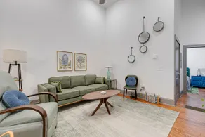 Spacious unit in Arts District - Image 5