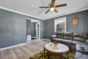 Spacious 3 Bedroom, 4Bed Cozy Home - Image 2