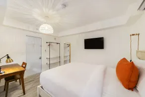 At Mine - Beach Double Suite in SoBe - Image 4