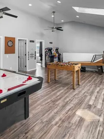 Game Room~Yard Games~Fireplace~Grill~Casino's - Image 4