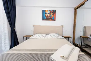 Royal Family Apartment - Image 2