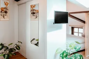 Cozy Downtown Nest - Image 2