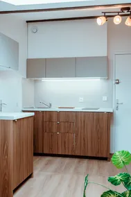 Cozy Downtown Nest - Image 4
