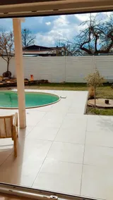 Modern vacation home with pool - Image 4
