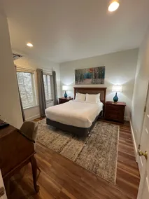 Cozy West Side Bend Townhouse, Lower Unit - Image 2