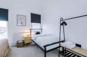 4 Bedroom House Eccles - Image 3