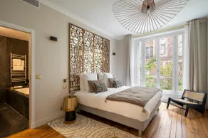 Glass-walled loft with air conditioning – Montmartre & South Pigalle - Image 5