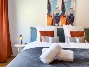 UPPER ROOM: Center|Cozy - Image 3