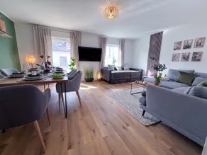 UPPER ROOM: Center|Cozy - Image 2
